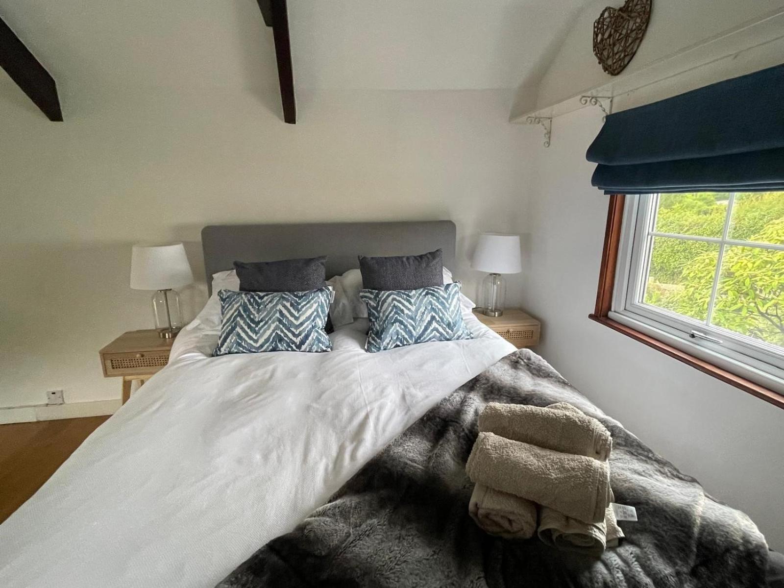 The Hayloft - New Dog Friendly With Garden And Parking *